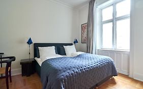 Spacious 3 Bedroom Manor Flat Next To Tivoli