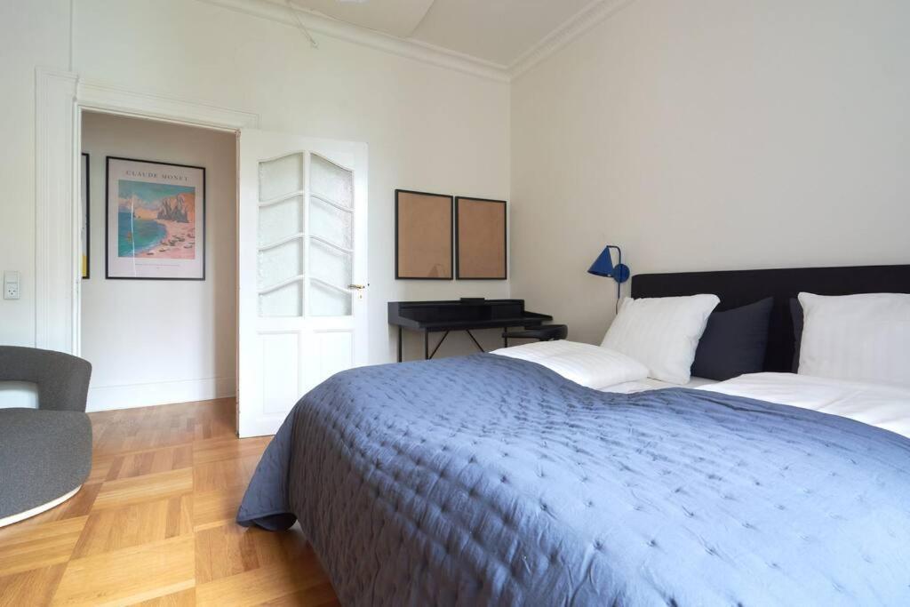 Spacious 3 Bedroom Manor Flat Next To Tivoli Copenhagen Exterior photo