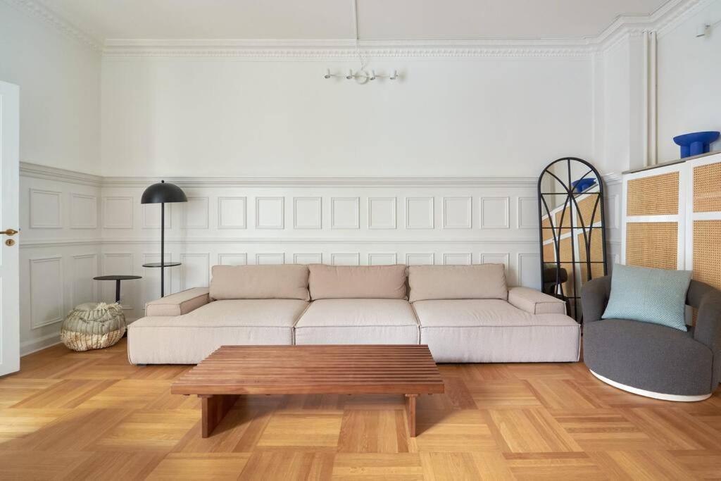 Spacious 3 Bedroom Manor Flat Next To Tivoli Copenhagen Exterior photo