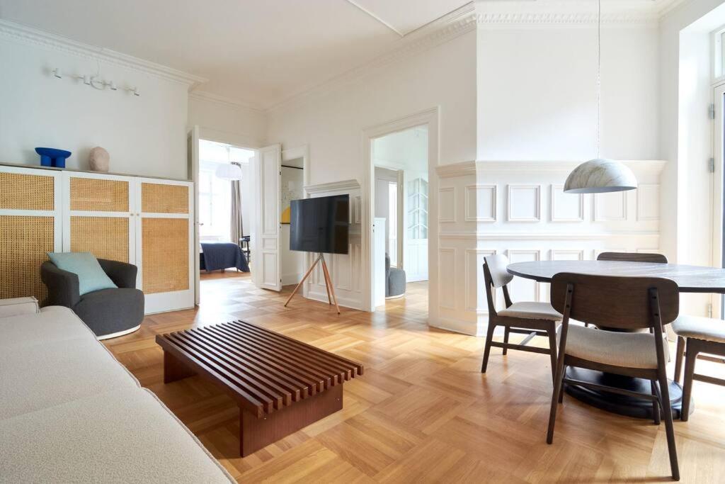 Spacious 3 Bedroom Manor Flat Next To Tivoli Copenhagen Exterior photo