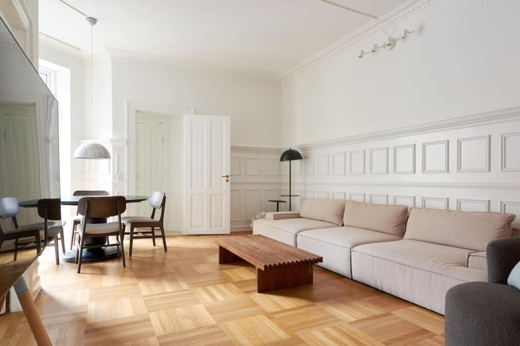 Spacious 3 Bedroom Manor Flat Next To Tivoli Copenhagen Exterior photo